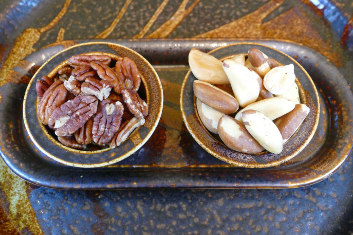 Paranusskerne, medium, Bolivien 200g (Bild rechte Seite)